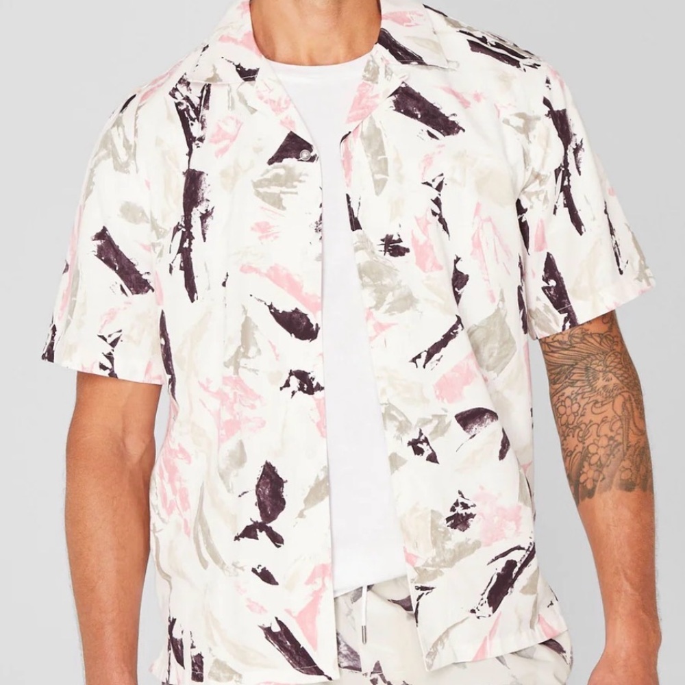 Dak Prescott Owned Club Monaco Short Sleeve Collared Tee.
Abstract- Men’s L - Picture 2 of 4